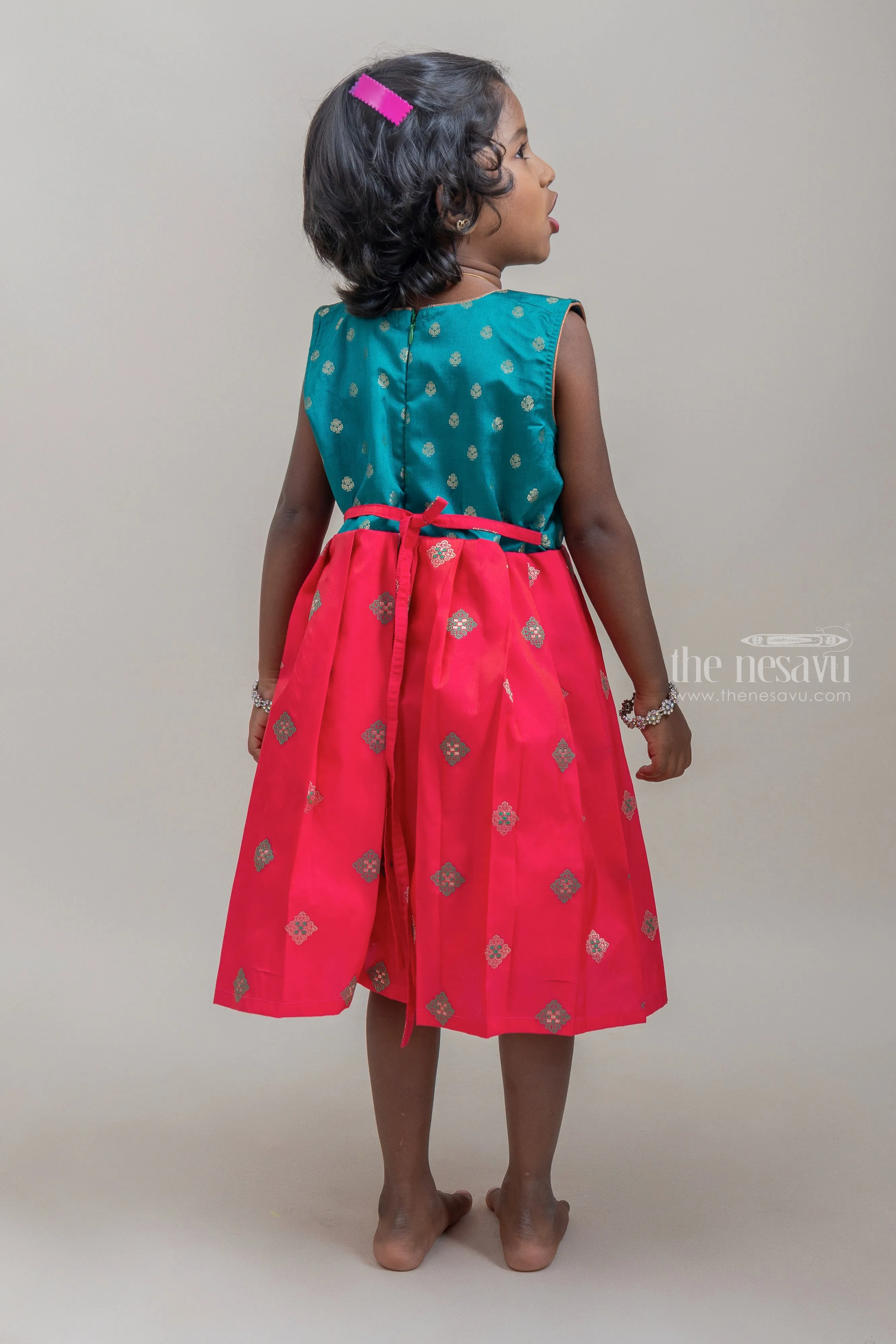 Captivating Green & Deeppink Butta Fusion Pleated Pattu Marvel for Girls.