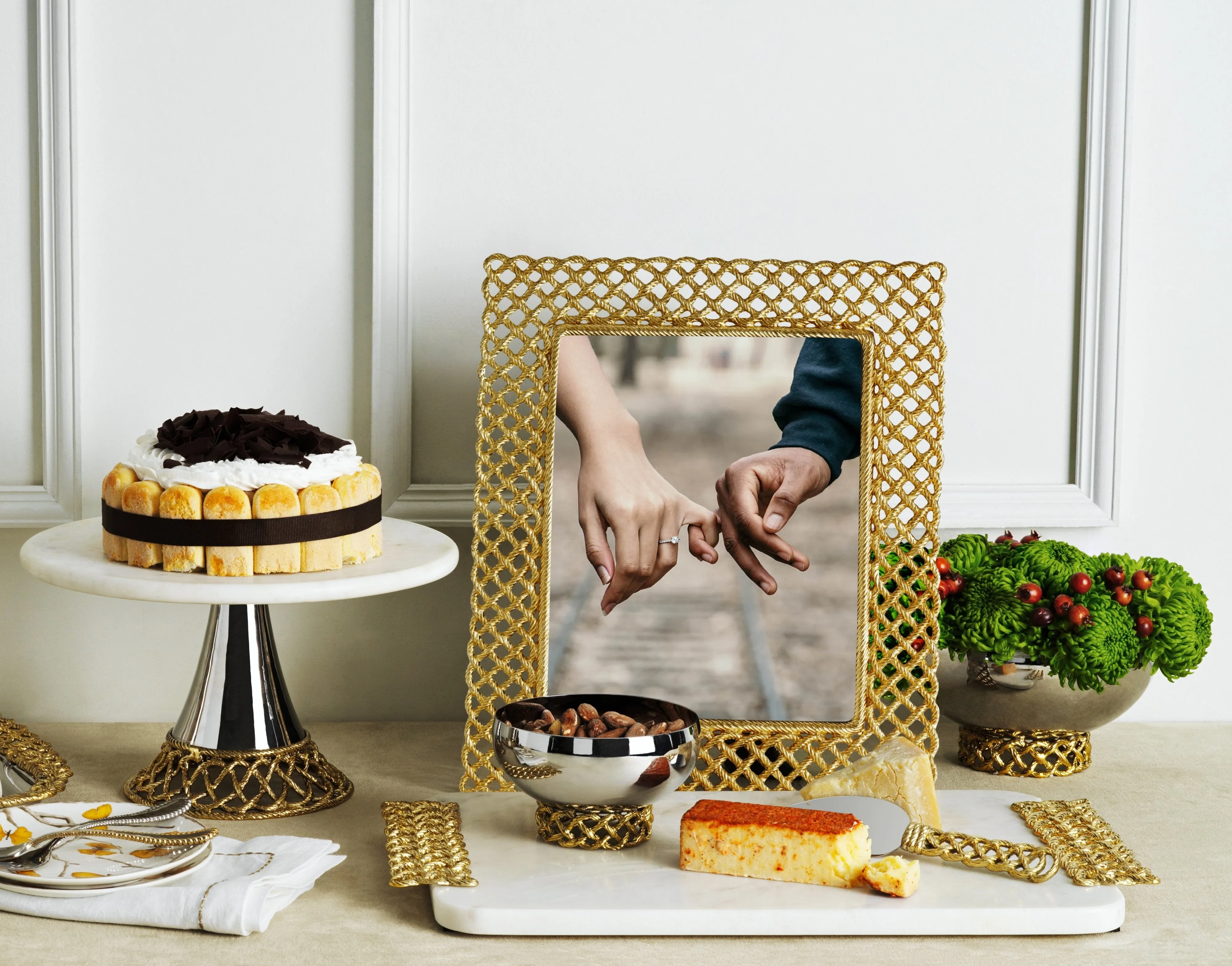 Love Knot Cake Stand